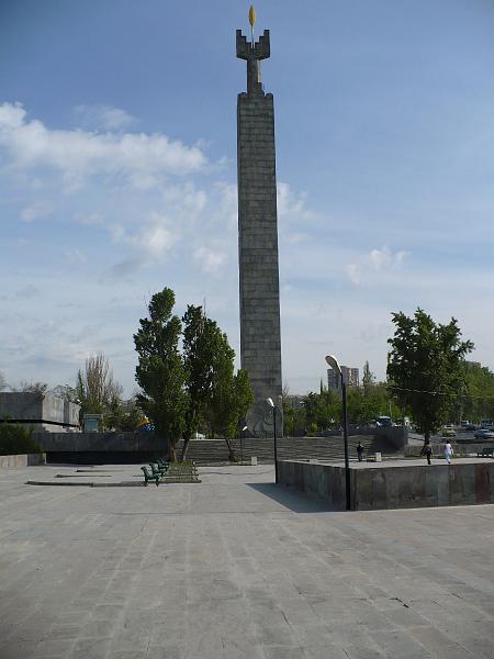 P1010287a.JPG - Monument pour le 50ème anniversaire de la République Soviétique d'Arménie