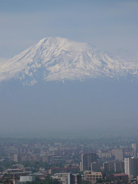 P1010288a.JPG - De la terrasse du monument : le Mont Ararat...
