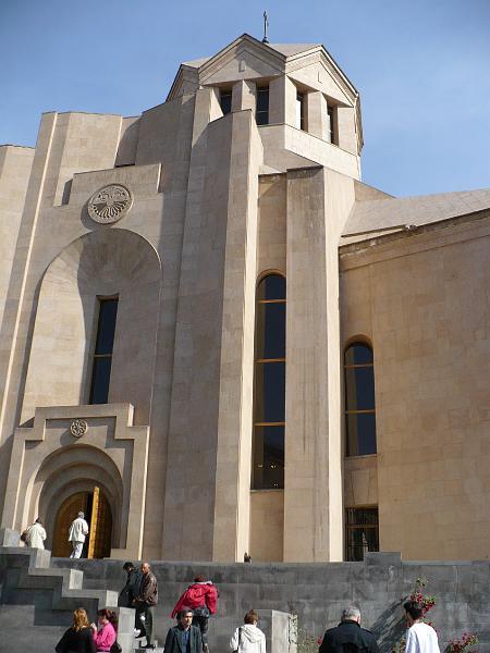 P1010296.JPG - Cathédrale moderne à Erevan