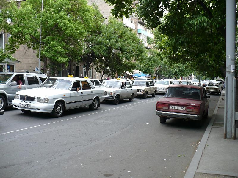 P1010315.JPG - les bouchons de fin de journée à Erevan